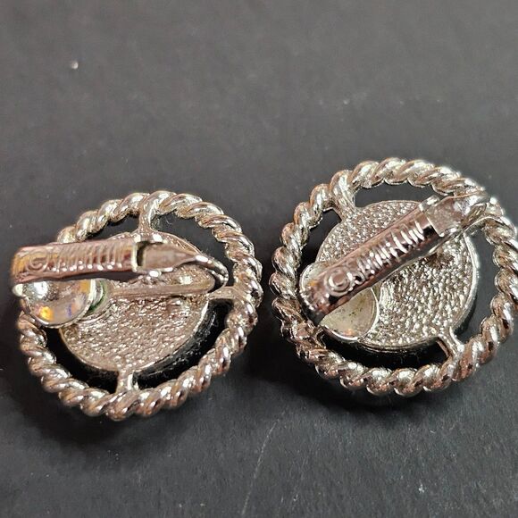 Vtg Sarah Coventry Northern Lights Iridescent Clip On Earrings 3/4" Silver Tone - Picture 2 of 7